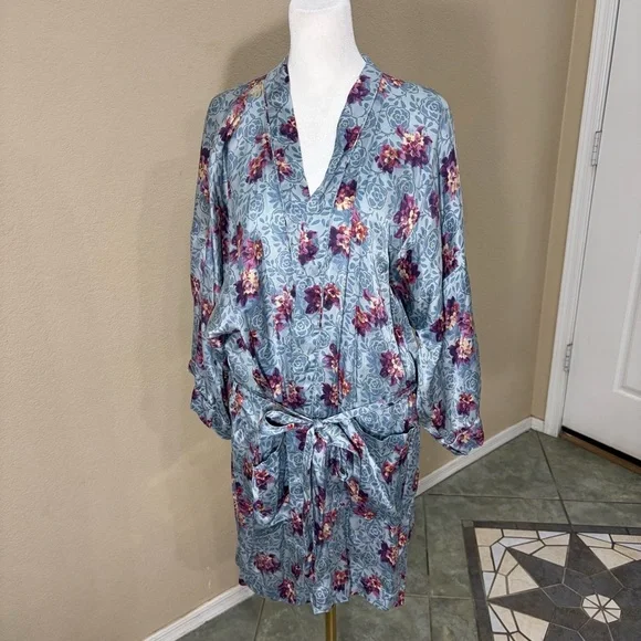 100% Silk Kimono Robe - M Blue Floral Boho Peasant Cottagecore Vacay Beachy - Picture 1 of 10